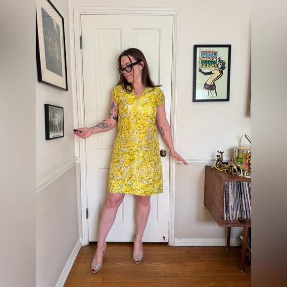 Vintage Dresses & Skirts - 60s Vintage Yellow Silk Floral Shift Dress
